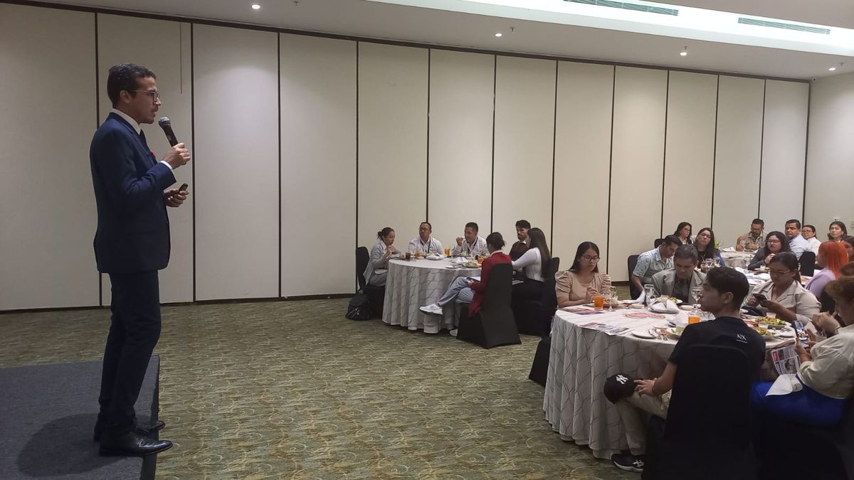 Inicio de capacitación de Corpoturismo Cartagena, con Héctor González, coordinador de Promoción y Mercadeo, en Ladevi Workshop en Guayaquil.