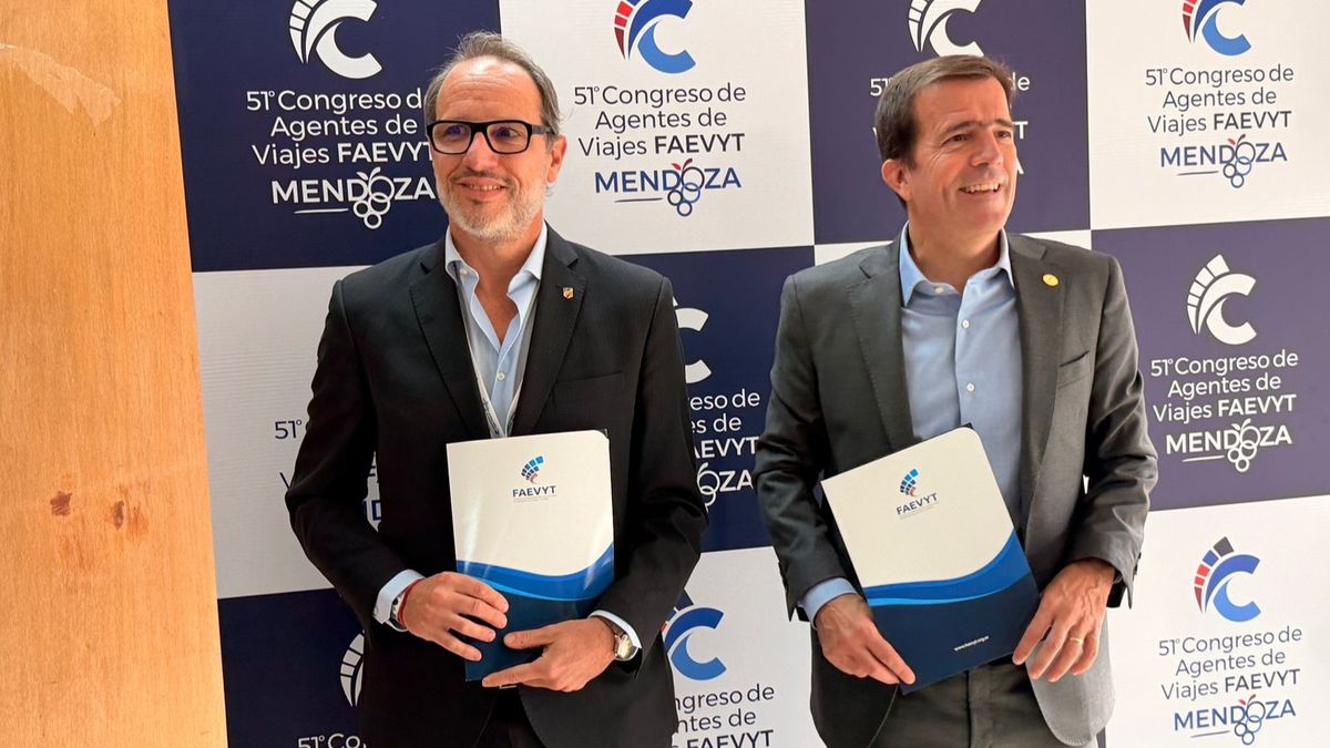 Sebastián Salvia, presidente de Skål Internacional Argentina, y Andrés Deyá, presidente de Faevyt.