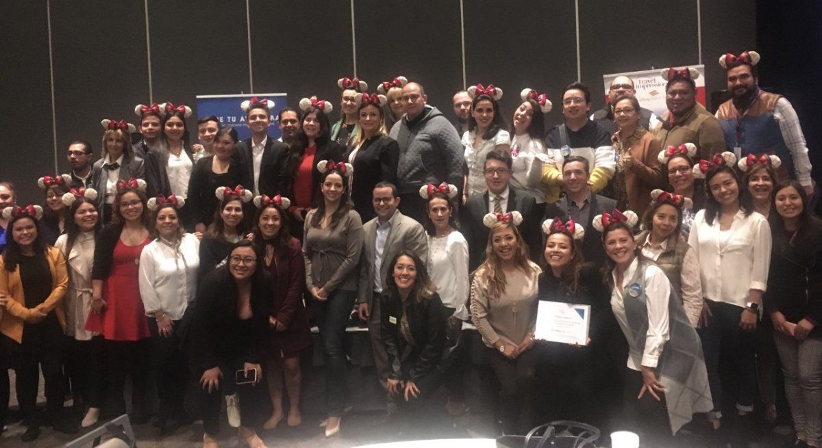 Equipo Travel Impressions con los asistentes.