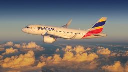 Nuevo avión de Latam Airlines exhibe colores de la bandera de Ecuador.