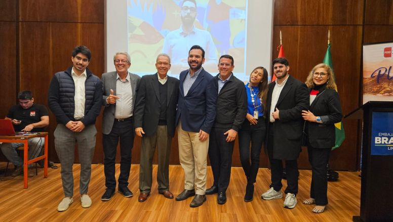 Comité Descubra Brasil junto a los expositores encargados de impulsar el destino brasileño a las agencias de viajes.