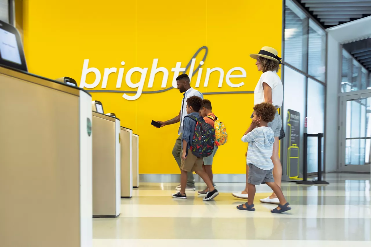 El tren Brightline que conecta Miami y Orlando se inaugurará el 22 de septiembre.