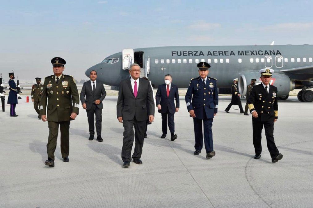 AMLO inaugura base militar del Aeropuerto de Santa Lucía.