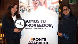Rocío Sánchez, gerente comercial; y Sandra Rivera, gerente de Contratación de Nuevos Destinos de Azabache Colombia.
