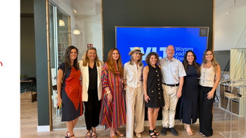Directivas y directivos de Women Leading Tourism durante el evento.