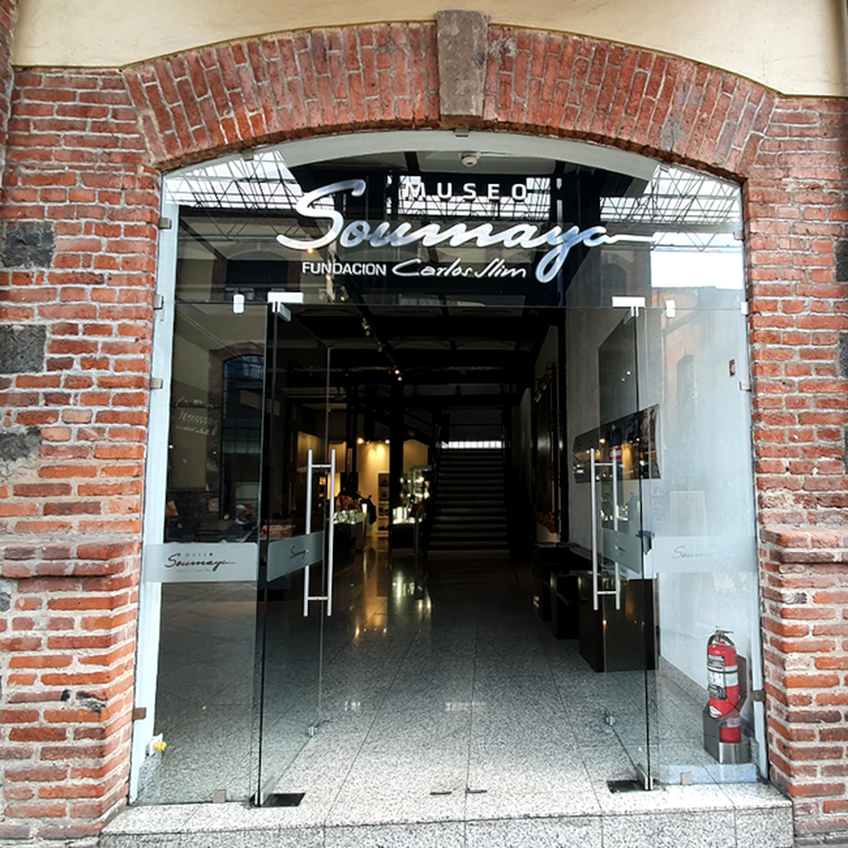 Sumérgete en el fascinante mundo del arte y la cultura en la sede del Museo Soumaya en Plaza Loreto donde cada obra cuenta una historia única y cautivadora