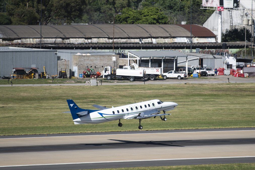 El Gobierno autorizó a Humming Airways a operar vuelos regulares, a pesar de la suspensión de la ruta a Venado Tuerto.