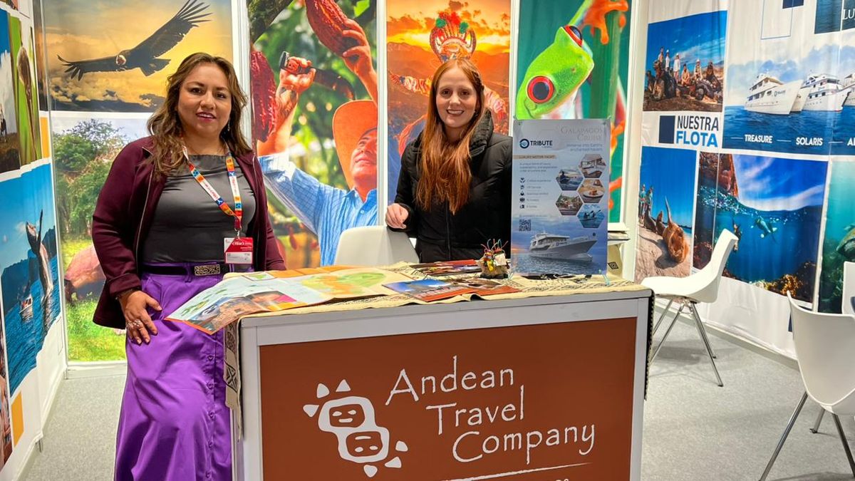 Verónica Ordóñez y Carla Salazar, de Andean Travel Company DMC. Fitur 2026.