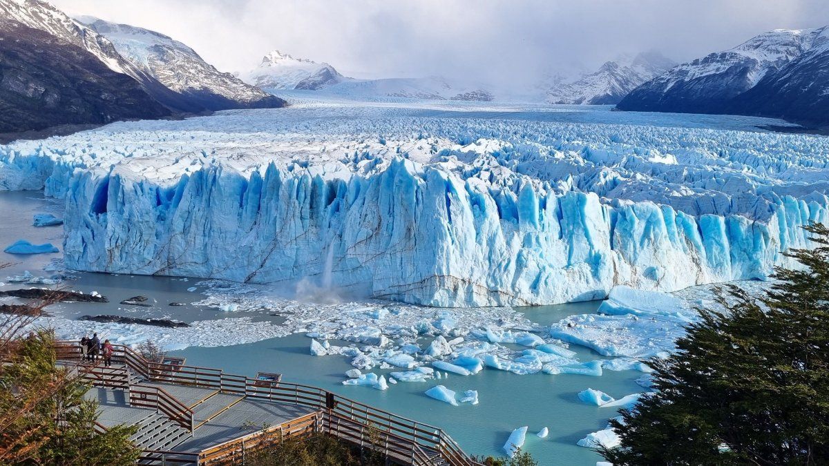 El Calafate es una ciudad en la provincia de Santa Cruz, Argentina. Es conocida principalmente por el Parque Nacional Los Glaciares, hogar del glaciar perito Moreno.
