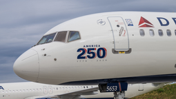 Uno de los aviones personalizados por Delta Air Lines por el 250 aniversario de Estados Unidos.