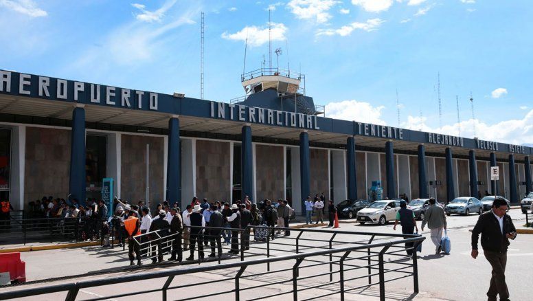 Gremios de turismo de Cusco piden gestionar la playa de estacionamiento del aeropuerto Velazco Astete.