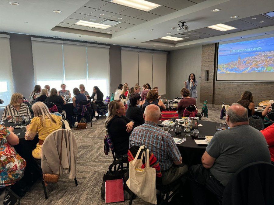 La comitiva de Puerto Vallarta fortaleció el vínculo con la mayorista WestJet Vacations e incrementó su base de datos de agentes de viajes en las ciudades visitadas. &nbsp;