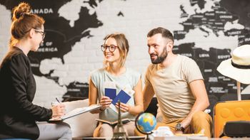 Los informes destacan que el éxito financiero futuro de las empresas turísticas dependerá de los ingresos auxiliares y de una estrategia de alianzas y ventas cruzadas (cross-selling) sólida.