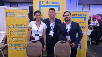 Viviana Villanueva, Steve Salgado y Miguel Vivanco de TC Travel Mayorista de Viajes.