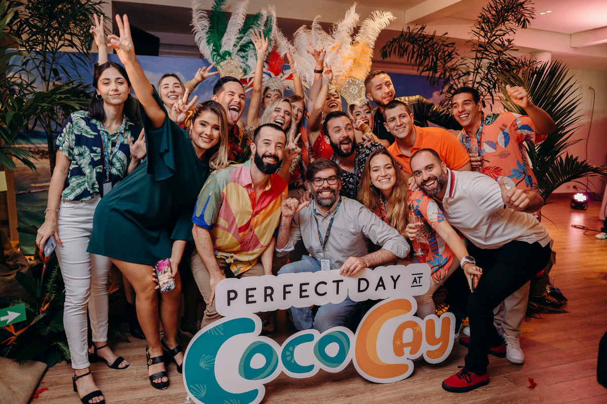 Deluxe Travel festejando el regreso de Royal Caribbean.