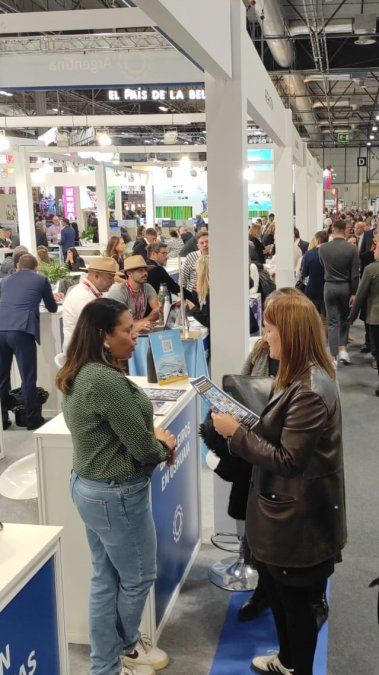 Empresarios y dirigentes de CAT traccionan la promoción y negocios de una Argentina poco competitiva. En esta edición Fitur, participaron 57 empresas argentinas.