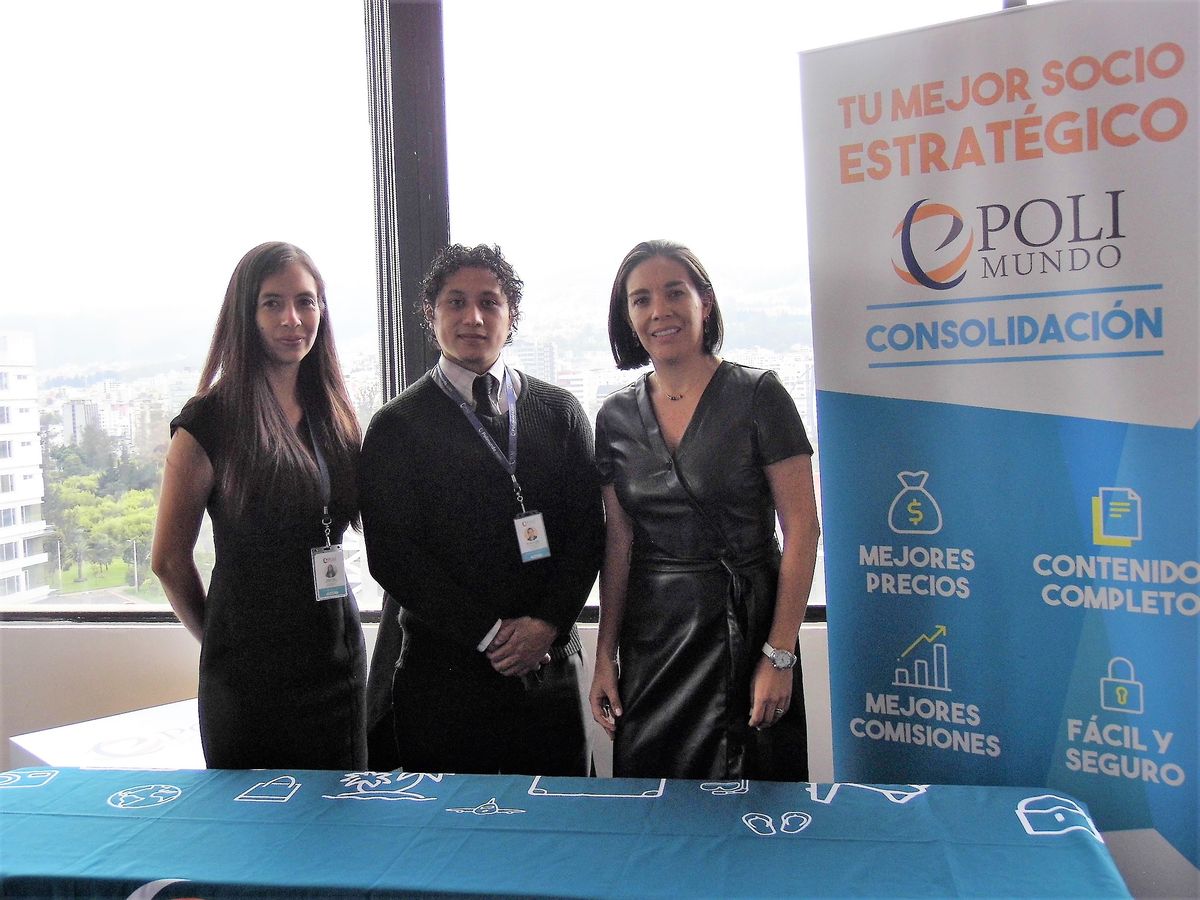 Parte del equipo comercial de Polimundo, incluida Andrea Jaramillo, gerenta comercial.
