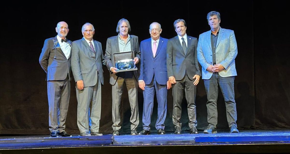 Los presidentes de Aviabue reunidos y reconocidos por su rol en la entidad.