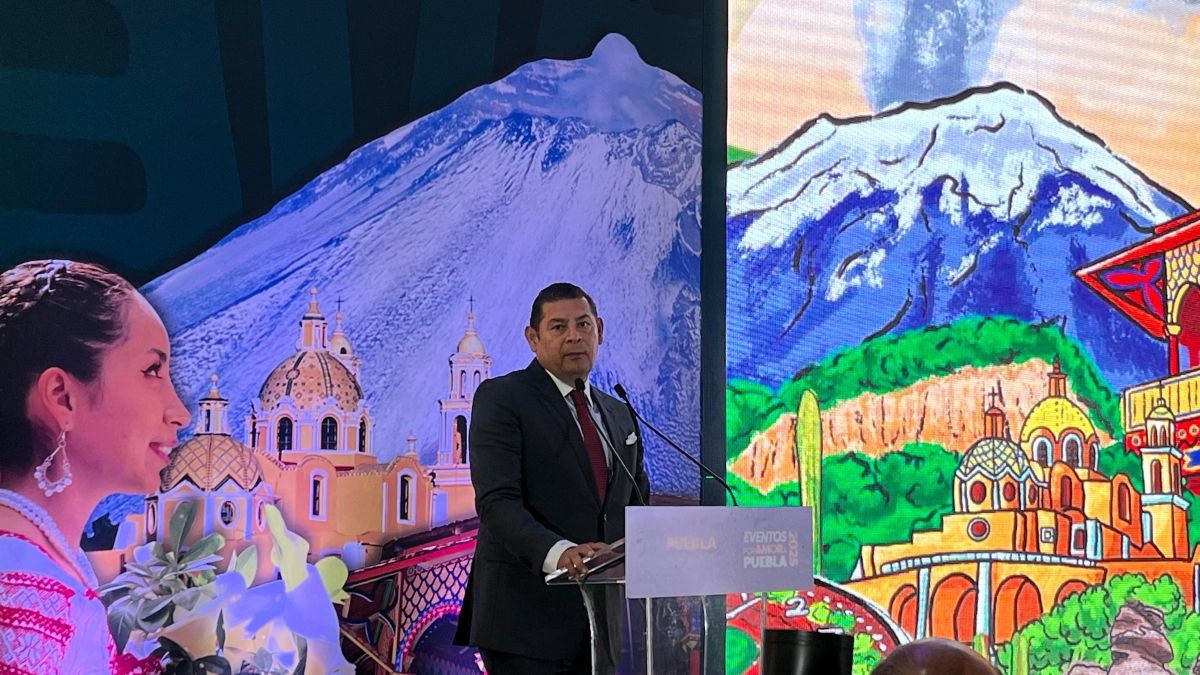 El gobernador de Puebla, Alejandro Armenta.