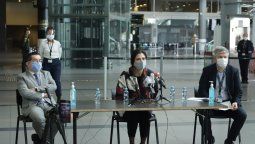 Fernando Ruíz, ministro de Salud; Ángela María Orózco, ministra de Transporte; y Juan Carlos Salazar, director Aerocivil. Presentaron los protocolos de bioseguridad.