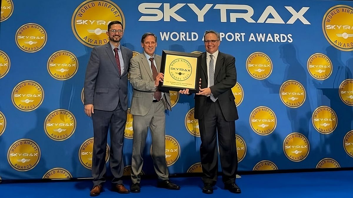 Skytrax reconoció al Aeropuerto Internacional Mariscal Sucre de Quito como el mejor de Sudamérica. - Ladevi Medios y Soluciones Skytrax reconoció al Aeropuerto Internacional Mariscal Sucre de Quito como el mejor de Sudamérica.