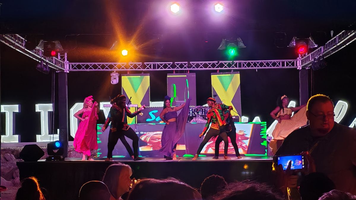 La fiesta de clausura cerró tres días de actividades de Sandals La fiesta de clausura cerró tres días de actividades de Sandals