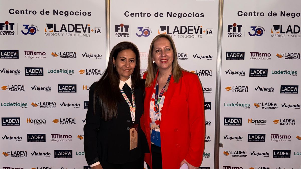 Manar Elhariri, supervisora de reservas de Euroriente Travel, y Yanina Nuñez, directora general de SoulReps.