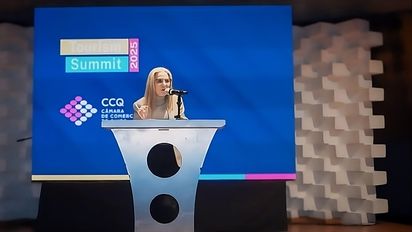 Mónica Heller, presidenta de la Cámara de Comercio de Quito, condujo el Summit de Turismo Ecuador 2025: Retos y Oportunidades.