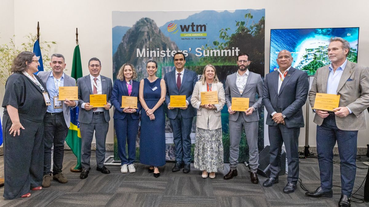 Las autoridades en el 1&deg; Summit de Ministros Latinoamericanos de WTM Latin America.