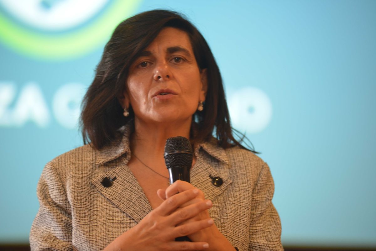 El gobierno anunció la firma del Decreto 879/21, sumando así un nuevo capítulo a las desacertadas medidas que viene tomando en relación con los vuelos y el transporte aerocomercial, Mariana Juri.