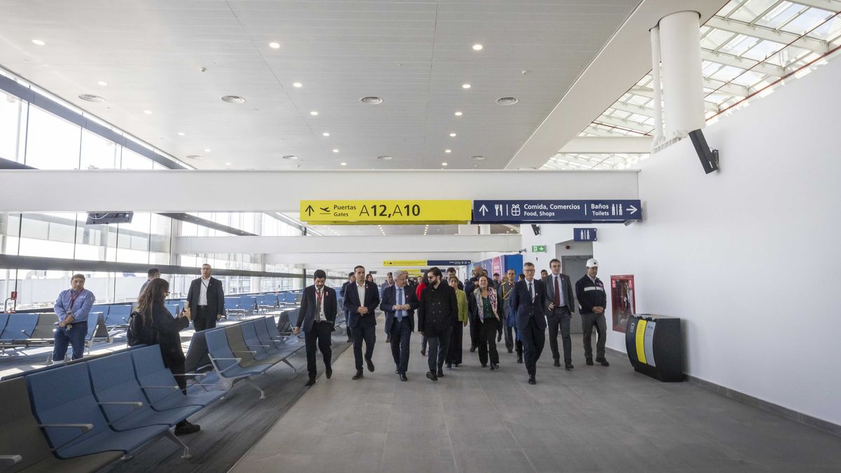  Aeropuerto de Santiago: equipo de Nuevo Pudahuel mostró nueva infraestructura a Gabriel Boric y miembros de su gabinete.