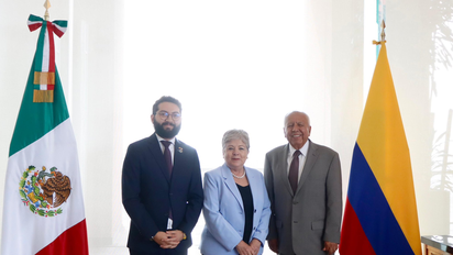Moises Ninco Daza, embajador de Colombia en México, Alicia Bárcena, secretaria de Relaciones Exteriores de México y Francisco Garduño, comisionado del Instituto Nacional de Migración.
