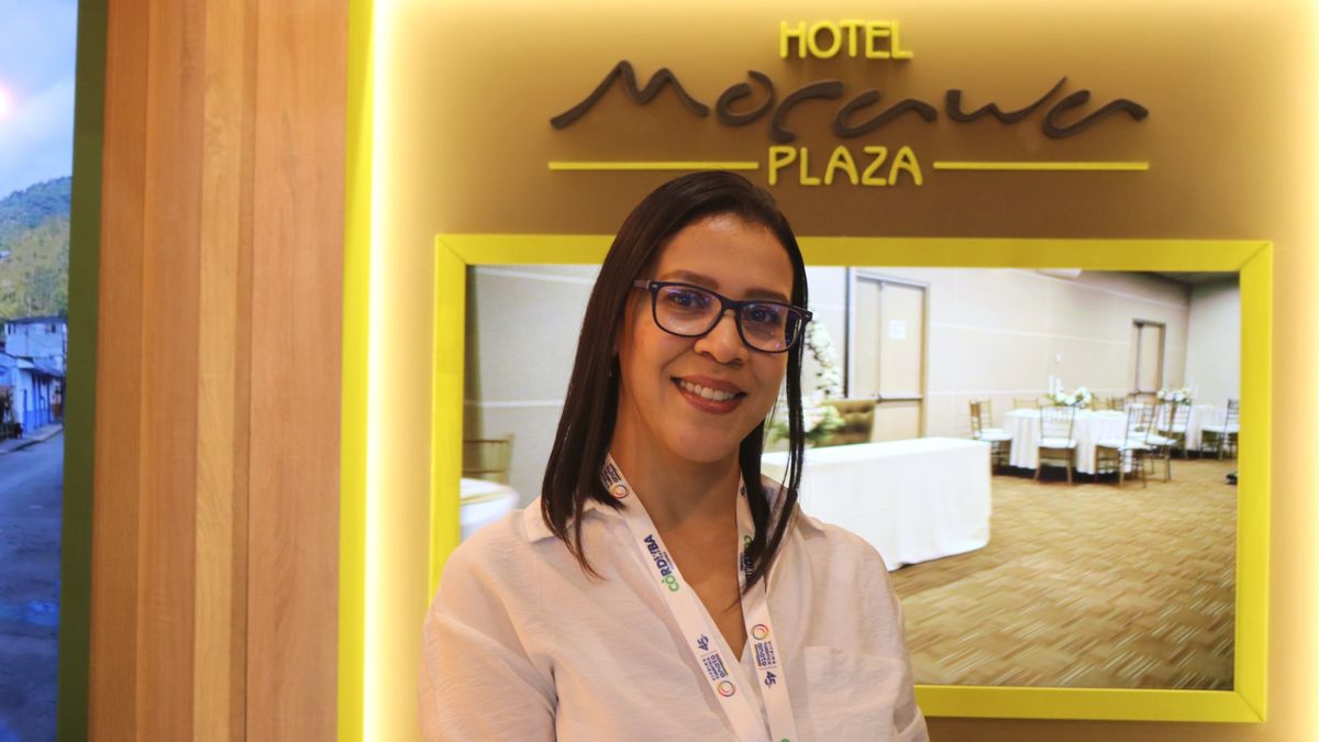 Paula Andrea Medina, jefe de Relaciones Públicas del Hotel Mocawa Plaza, estuvo presente en la Vitrina de Anato para promover los atractivos del Eje Cafetero y la oferta del hotel en Armenia.