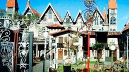 Campanopolis es una aldea medieval en el corazón de Buenos Aires.