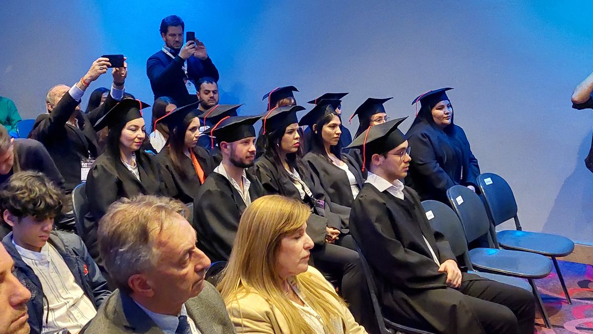 Aviabue: la entrega de diplomas a los egresados del IFSET se llevó a cabo en el salón que dispone Incatur y contó con la presencia de importantes autoridades de la actividad turística.