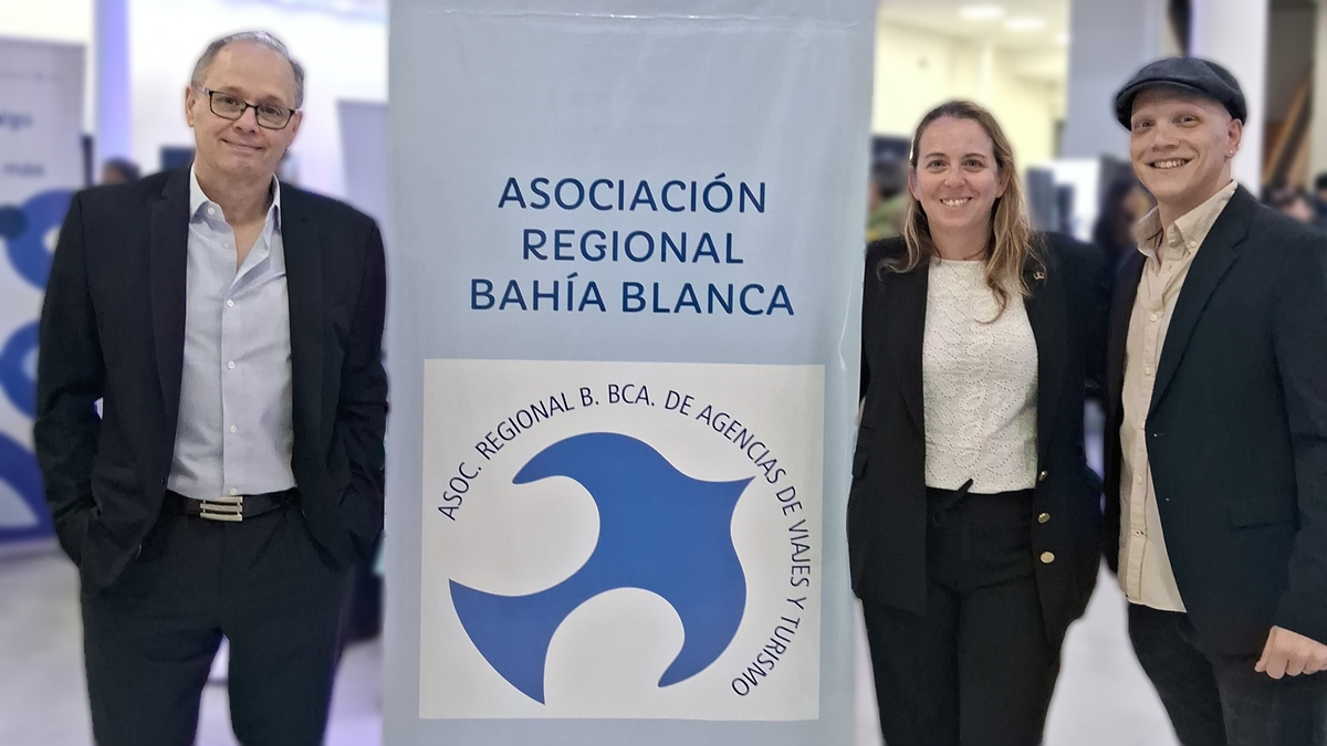 Workshop Turístico de Arbbavyt: Gabriel Cintioli, presidente; junto a Lucila Balager, vicepresidente; y Lisandro Buzzi, integrante de la Comisión Joven de la regional.