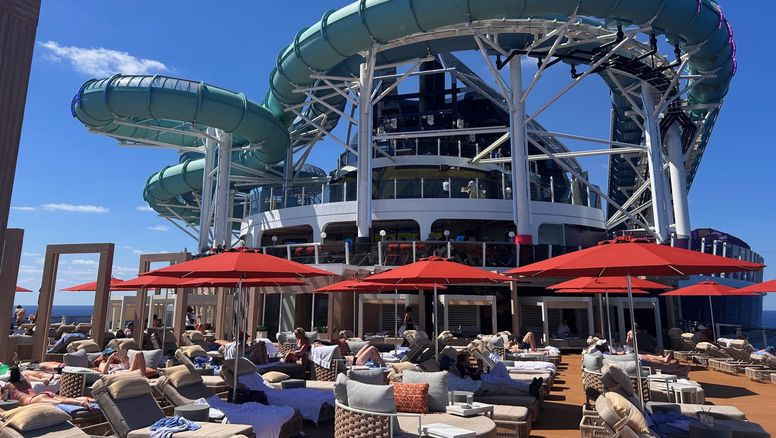 Norwegian Cruise Line estrenó su Aqua Slidecoaster a bordo del Norwegian Aqua.