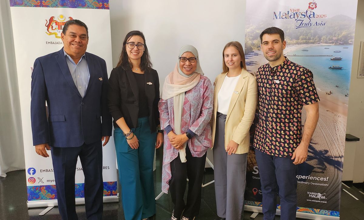 Linawati Ismail (al centro), junto al equipo de TM Americas: Victor Manjarres, Juanita Ariza, Catalina Deguer y Alan Basler.