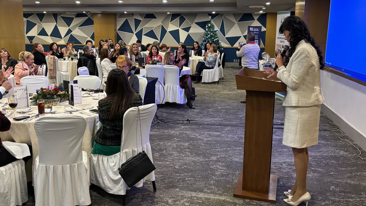 Teresa Hernández se dirigió a las socias, patrocinadores y medios de comunicación. Teresa Hernández se dirigió a las socias, patrocinadores y medios de comunicación.