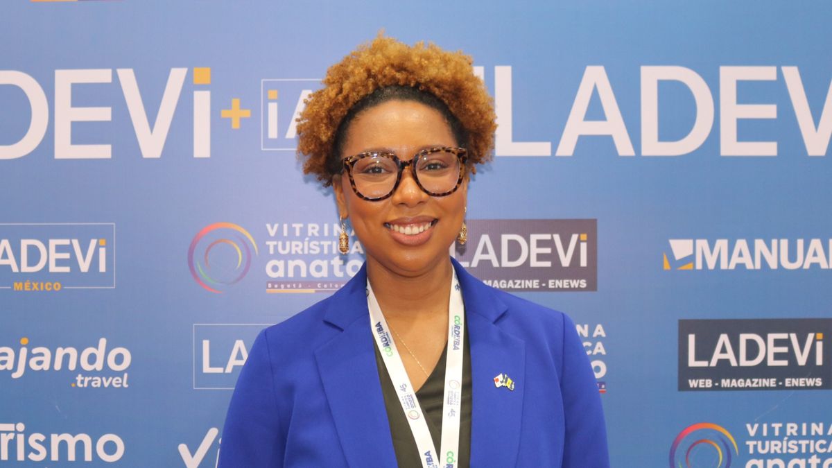 Ashley Phillips, oficial de desarrollo de Negocios de Barbados Tourism Marketing Inc., estuvo presente durante la Vitrina Turística de Anato en el stand de Ladevi.