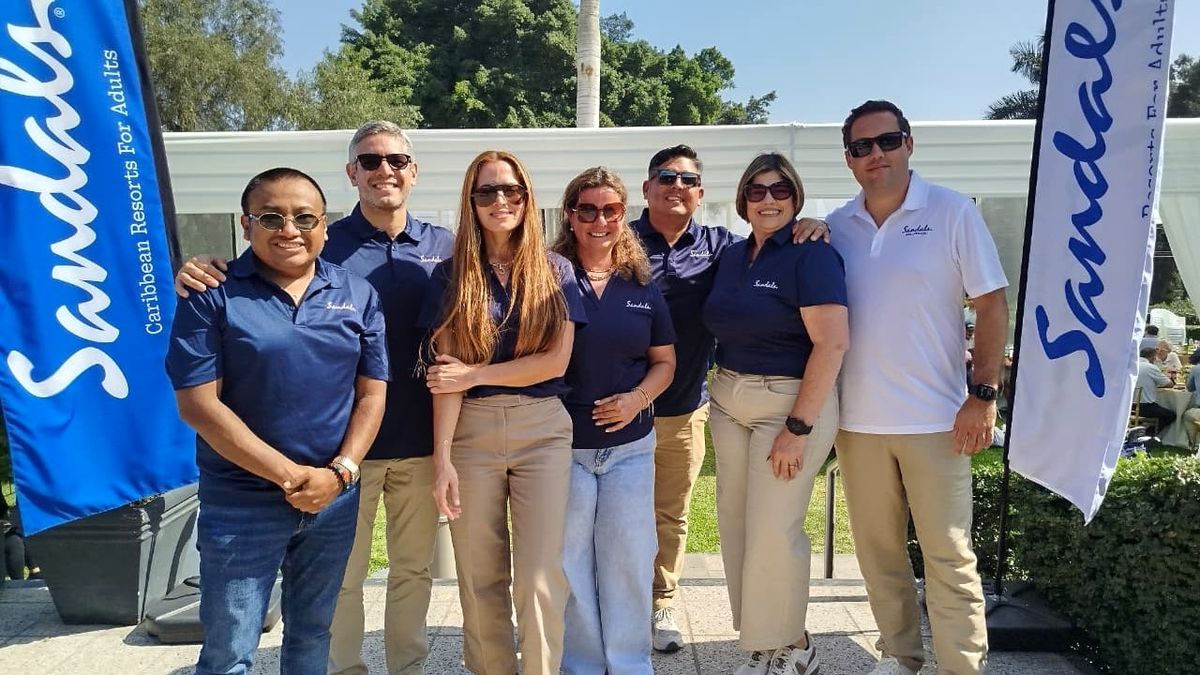 Equipo de Ágil: Amet Miranda y Carlos Ruiz; socias de HoneyMooners y Travel Shop: Jhovana Tomasevich y Carla Carty; y el equipo de Sandals & Beaches Resorts: Giancarlos Cuadros, Arlenes García y Jeffrey Speelman.