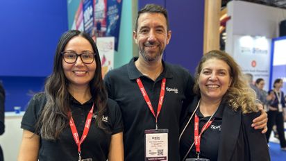 Special Tours en WTM Latin America: Aitor Canedo, director comercial para América Latina, junto a las ejecutivas comerciales Daniele Silva y Vanessa Galdini.