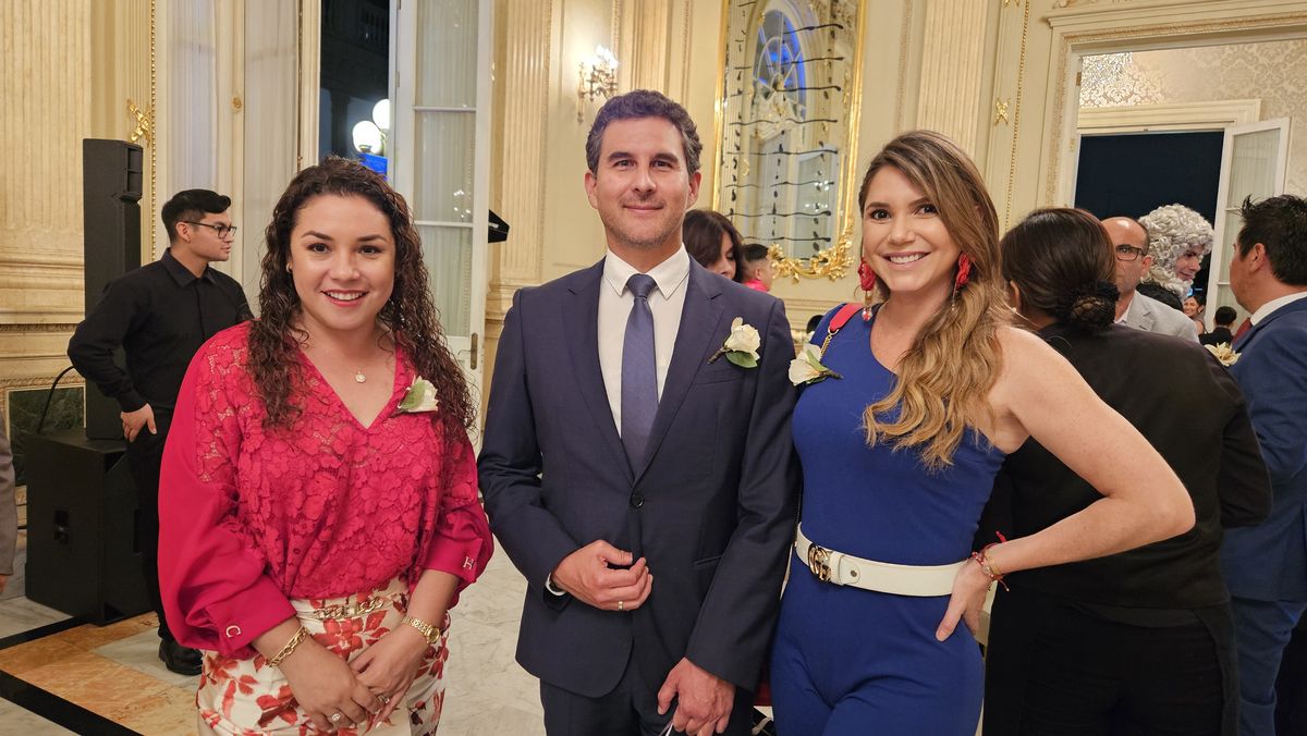 Denise McCubbin, Juan Francisco Pardo y su esposa, Alexandra H&ouml;rler.