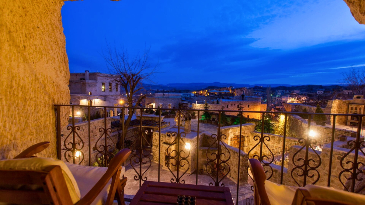 El hotel Yunak Evleri se ubica entre las famosas chimeneas de hadas en Capadocia.