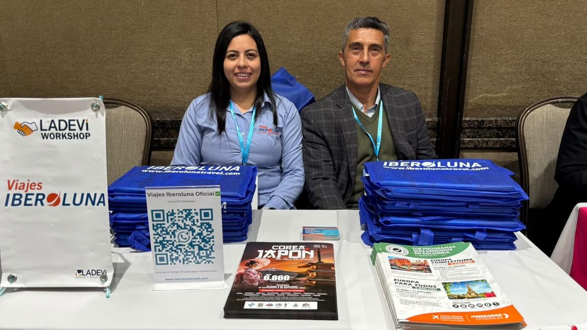 Ana María Bejarano Alonso y Alexander Bonilla, de Viajes Iberoluna, durante el Ladevi Workshop Bogotá 2026-2.