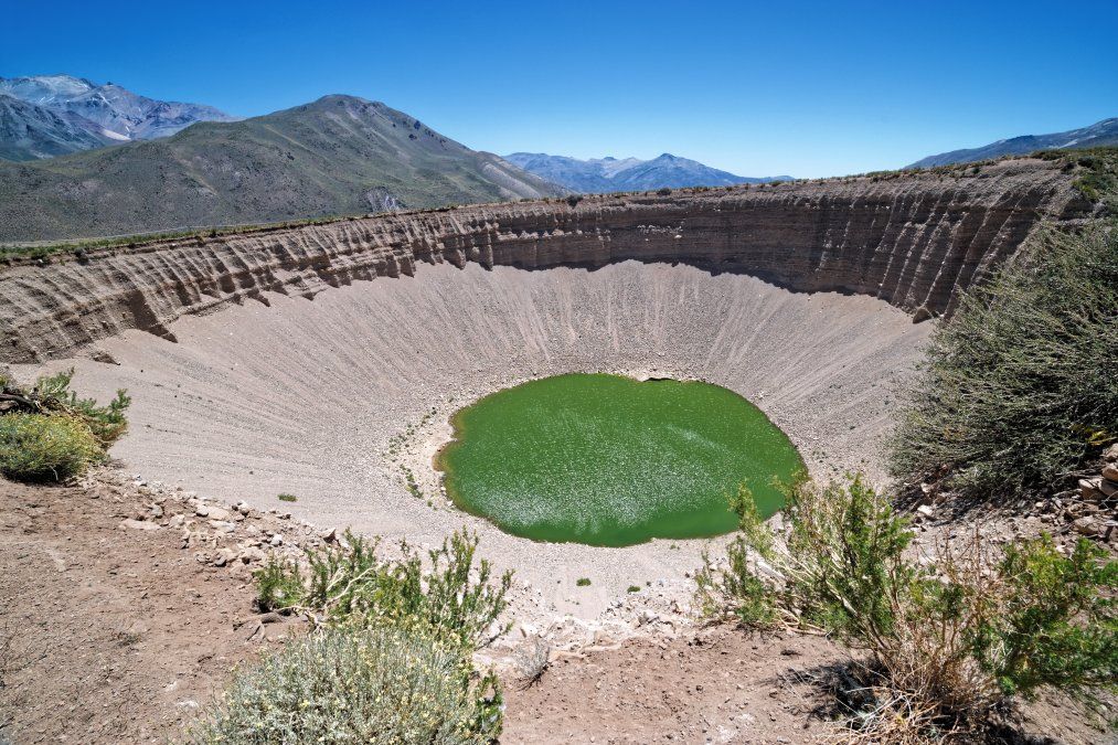 Verano en Mendoza: el Pozo de las Animas es uno de los atractivos naturales más lindos y curiosos de la provincia para descubrir sin costo. Verano en Mendoza: el Pozo de las Animas es uno de los atractivos naturales más lindos y curiosos de la provincia para descubrir sin costo.