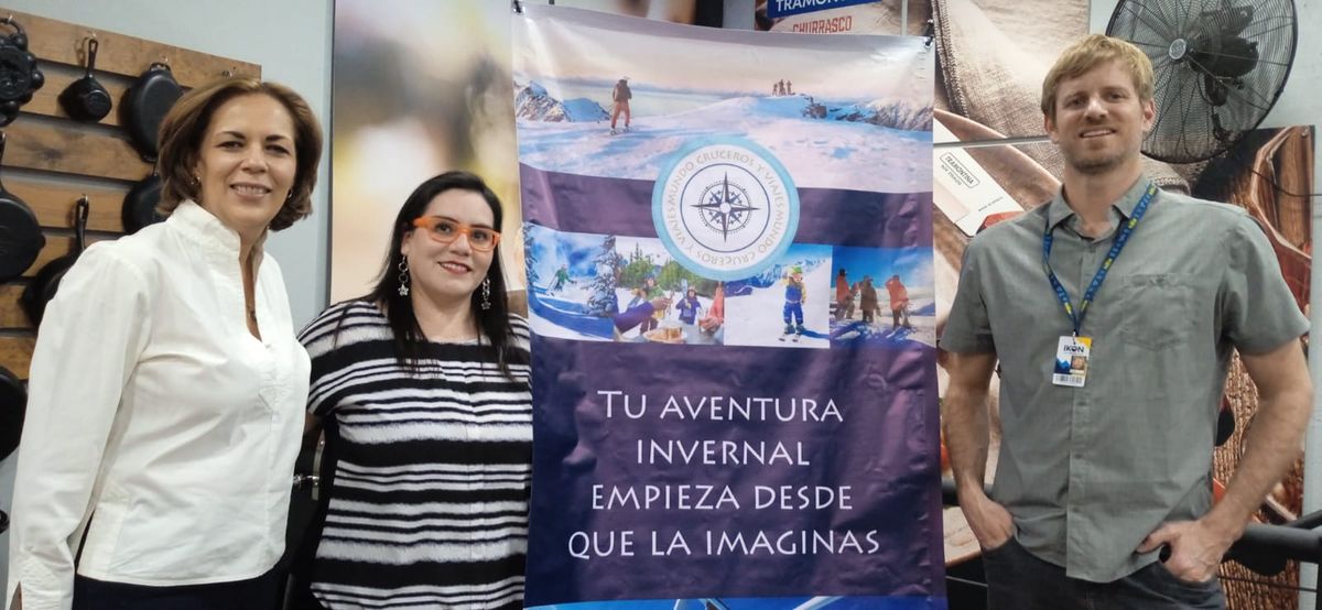 Cinthya Valencia y Carmen Almazán de Mundo Cruceros y Viajes junto a Patton Murray.&nbsp;