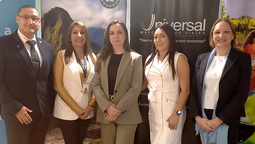 Boris Ortega, director de IT de Universal de Viajes; Rudy Correa, de JetSmart; Fanny Thivierge, de PromPerú; Cecilia Paredes, gerente general de Universal de Viajes; y Alejandra E. Di Vico, de la Embajada de Argentina en Ecuador. 