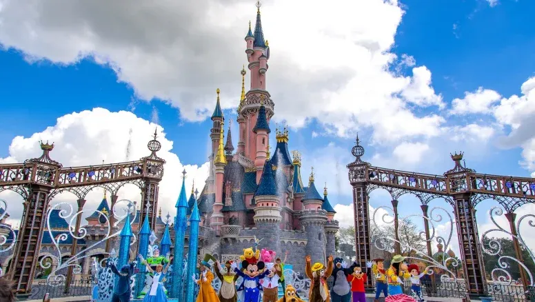 Disneyland París es uno de los parques de diversiones más importantes de Europa.