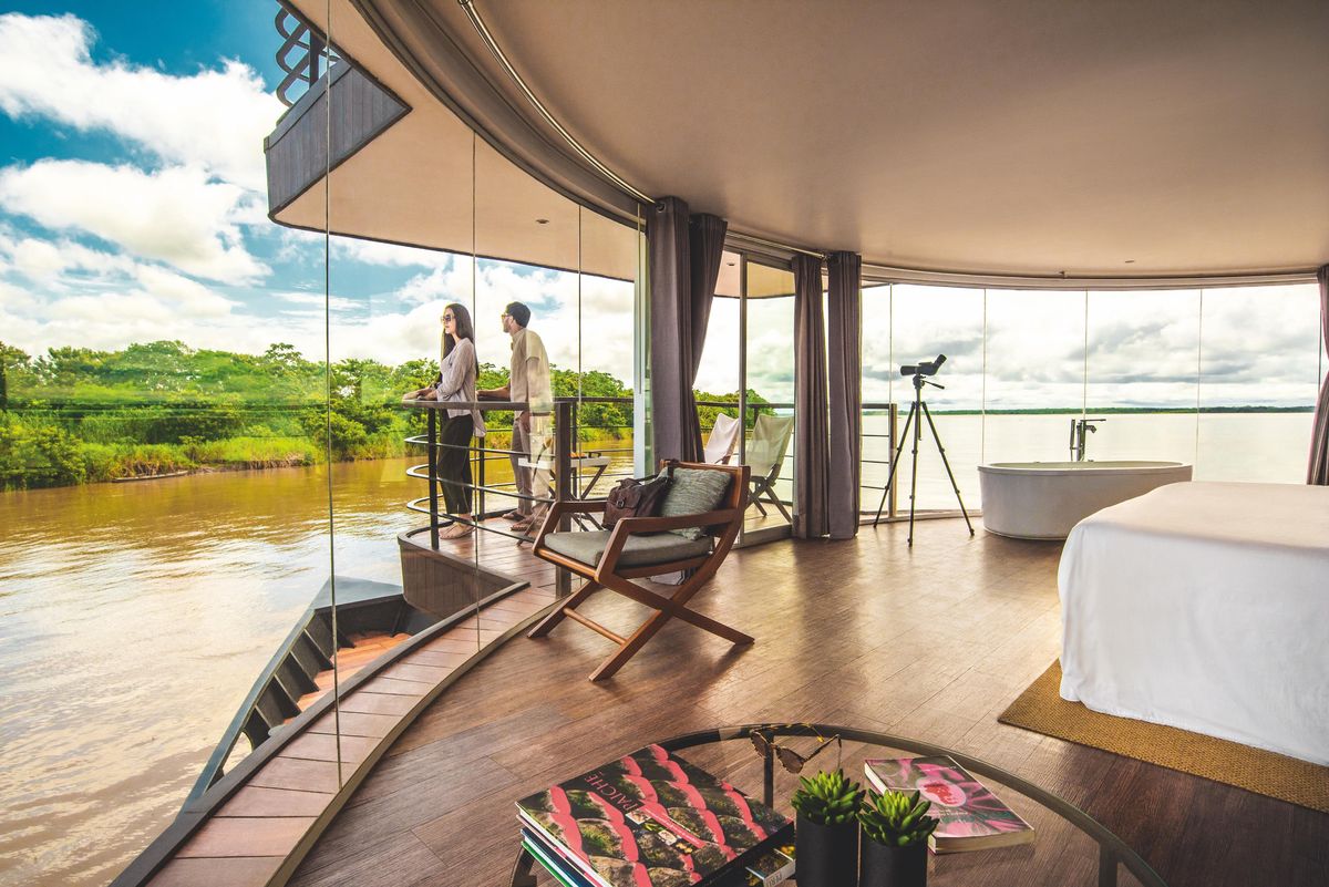 The Zafiro Experience cuenta con 19 suites con capacidad para 40 pasajeros y espacios multifuncionales que aseguran la comodidad del viajero.